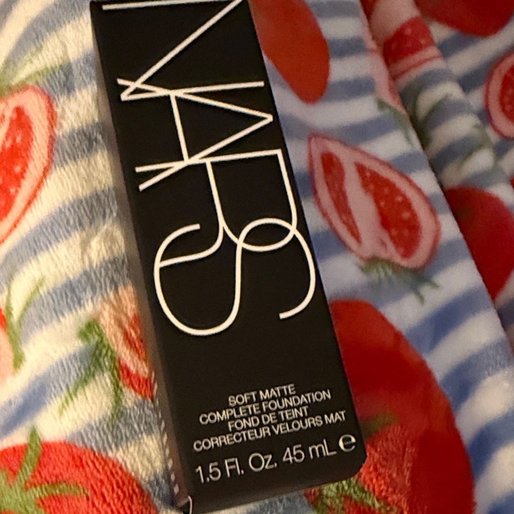 NARS Soft Matte Complete Foundation - Black Box